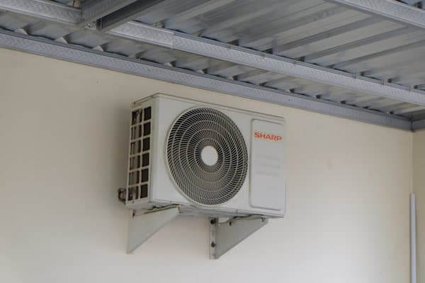 ক্যাসেট ও কমার্শিয়াল এসি