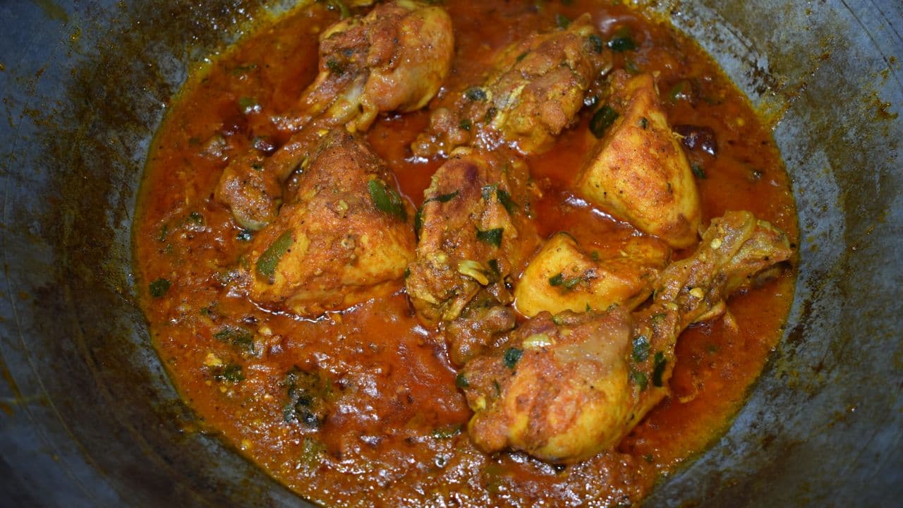 বাসায় রান্নার লোক