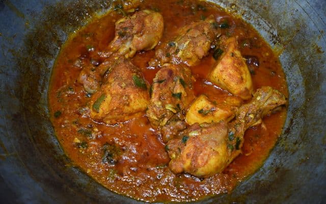 বাসায় রান্নার লোক
